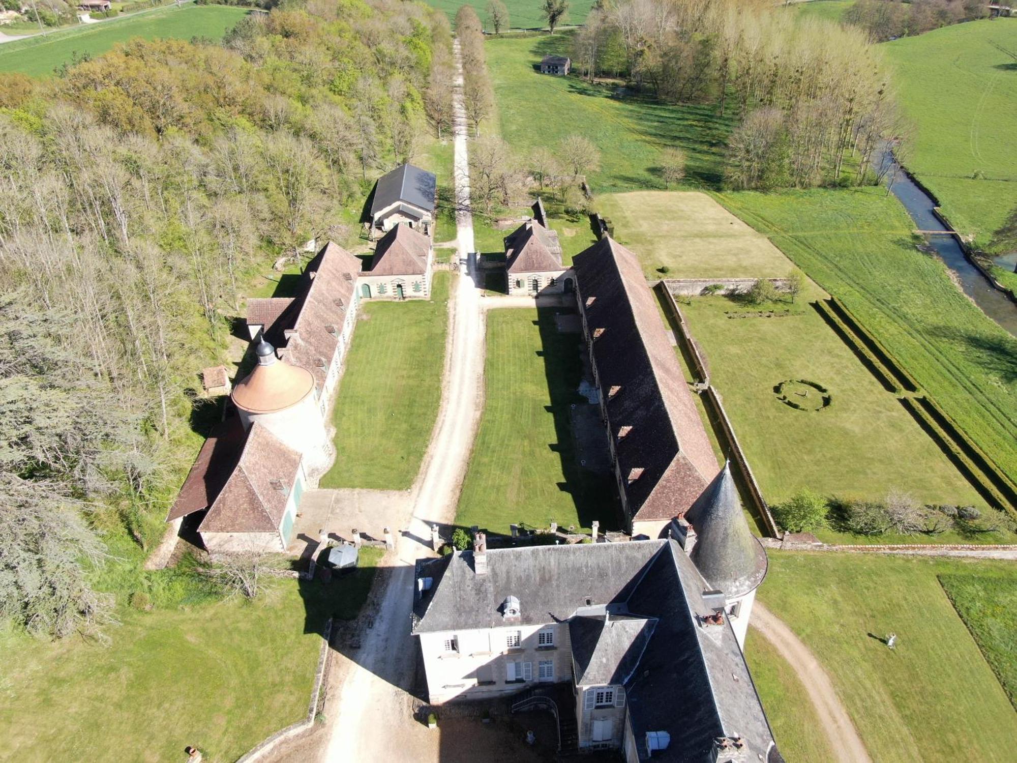 Chateau De Beaujeu Sens-Beaujeu Екстер'єр фото